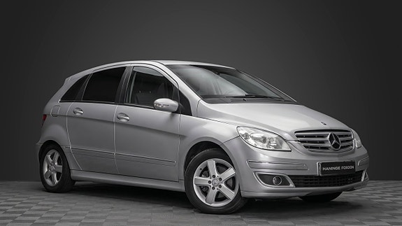Mercedes-Benz B200 3 of 5