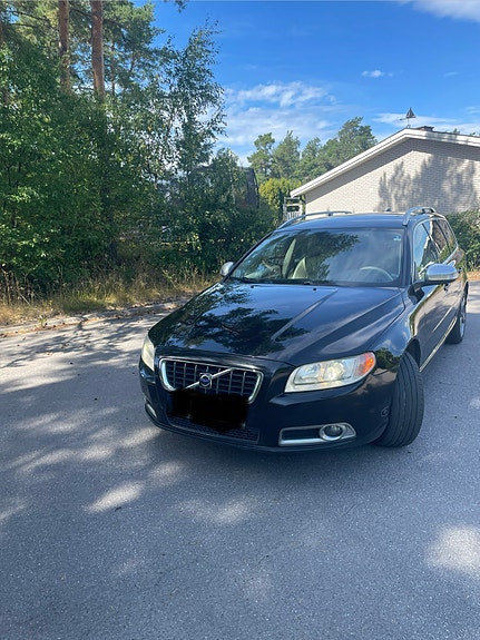 Volvo V70 3 of 5