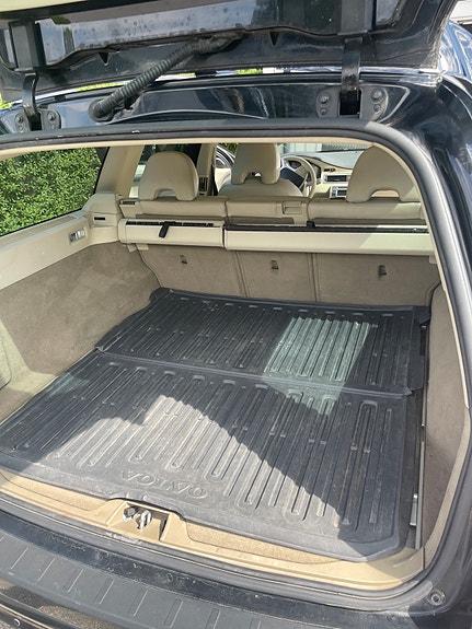 Volvo V70 2 of 5