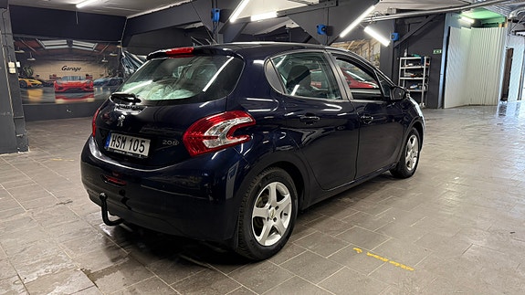 Peugeot 208 3 of 5