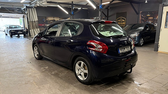 Peugeot 208 4 of 5
