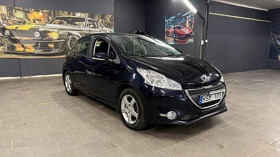 Peugeot 208 2 of 5