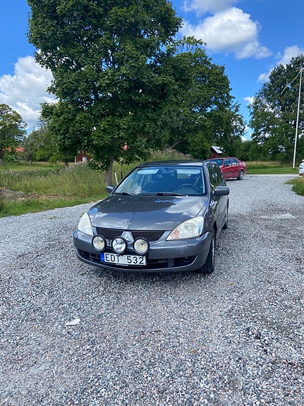 Mitsubishi Lancer 2 of 5
