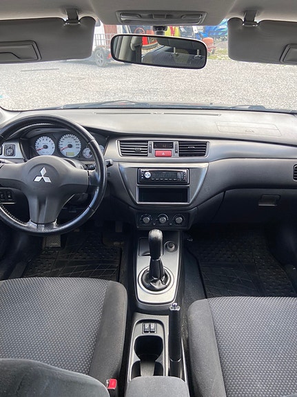 Mitsubishi Lancer 7 of 9
