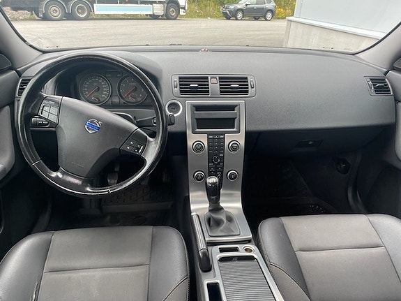 Volvo S40 4 of 5
