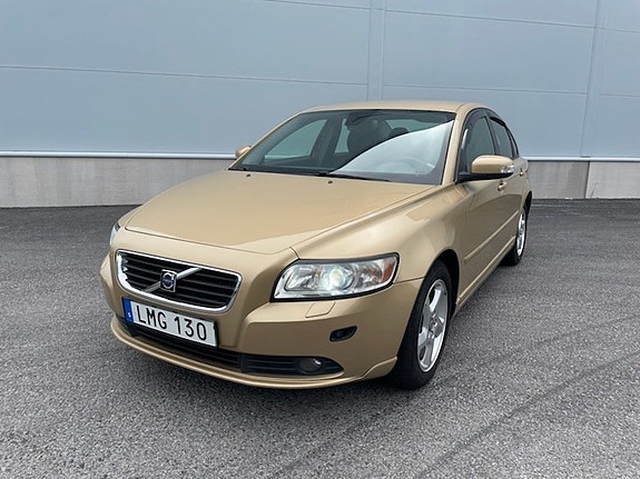 Volvo S40 2 of 5