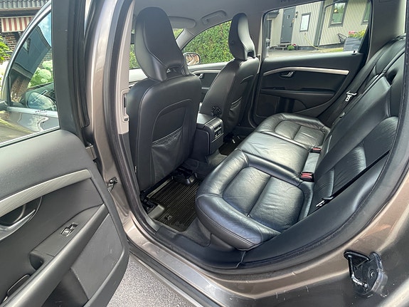 Volvo V70 12 of 15