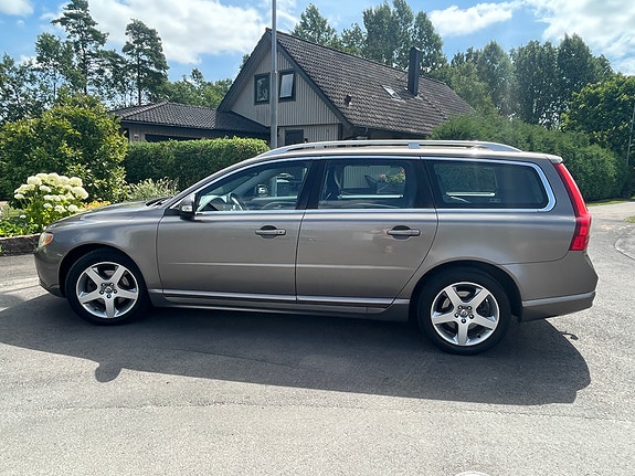 Volvo V70 8 of 15