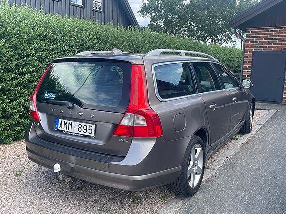 Volvo V70 2 of 15
