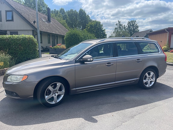 Volvo V70 4 of 15