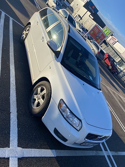 Volvo V50 2 of 5