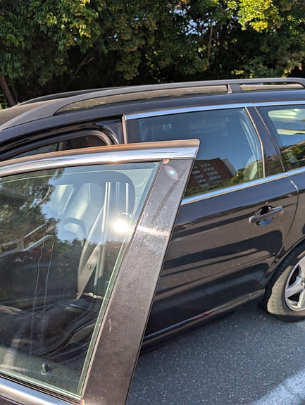 Volvo V70 2 of 5