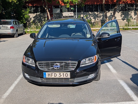 Volvo V70 3 of 5
