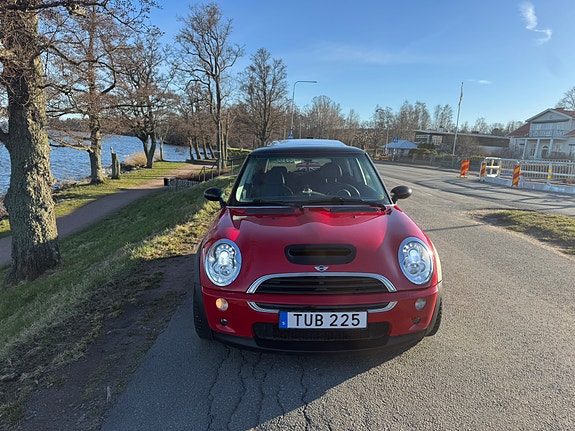 MINI Cooper S 2 of 5