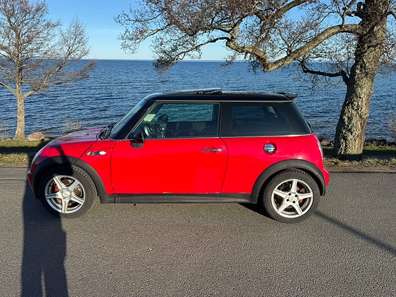MINI Cooper S 4 of 5