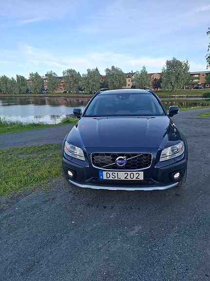 Volvo XC70 2 of 5