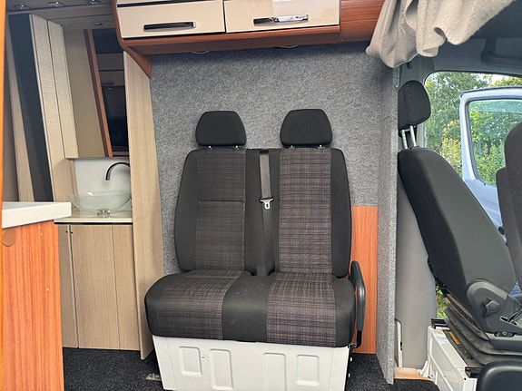 Mercedes-Benz Sprinter 2 of 5