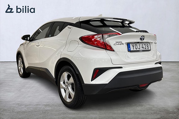 Toyota C-HR 2 of 5