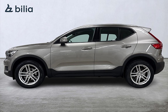 Volvo XC40 3 of 5