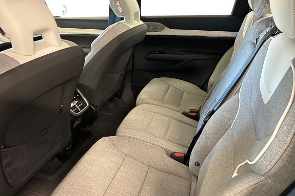 Volvo EX90 13 of 24