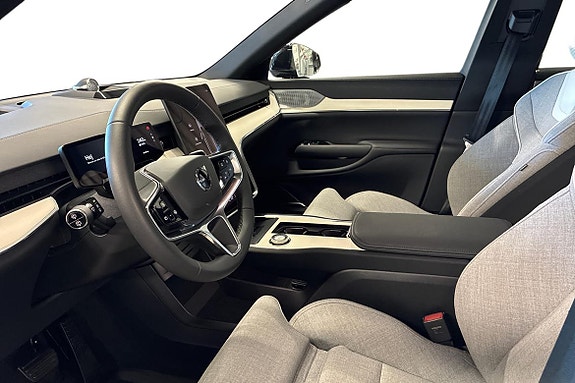 Volvo EX90 14 of 24