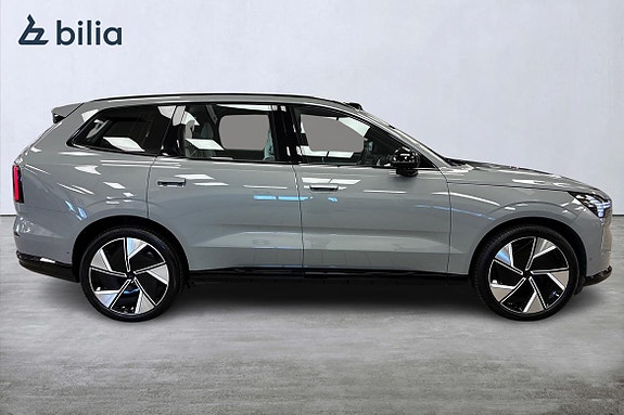 Volvo EX90 18 of 24