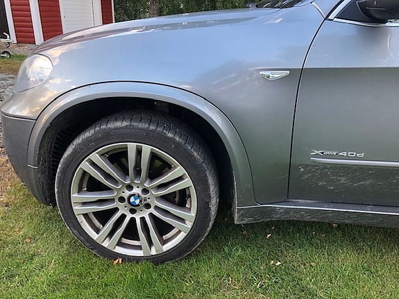 BMW X5 2 of 5