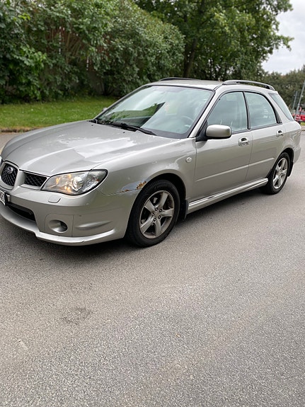 Subaru Impreza 4 of 5