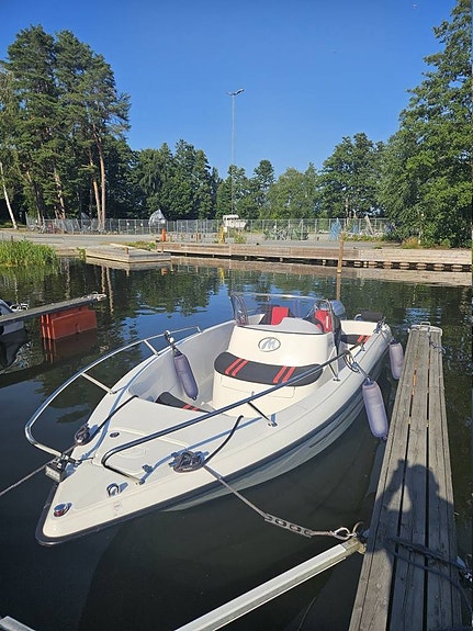 Micore 570 CC Offshore -19 Honda BF 100 Båtvagn 2 of 11