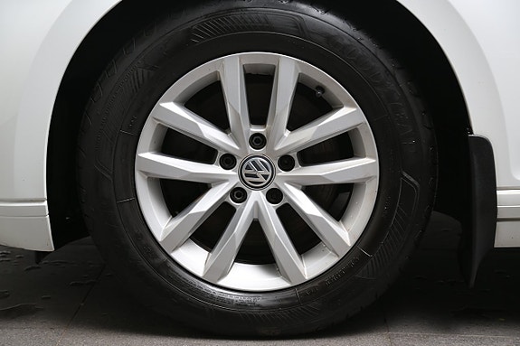 Volkswagen Passat 6 of 29