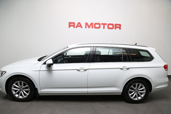 Volkswagen Passat 2 of 29