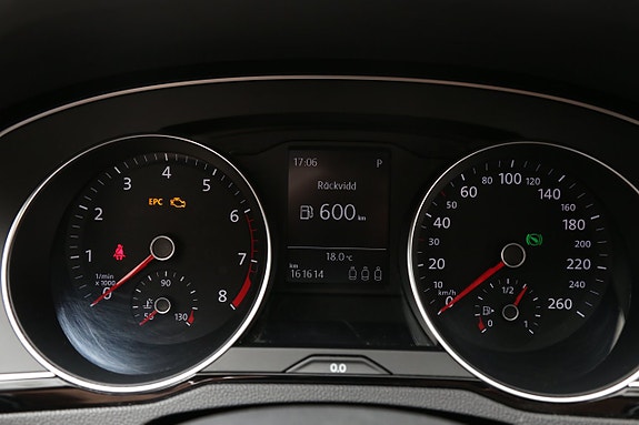 Volkswagen Passat 18 of 29