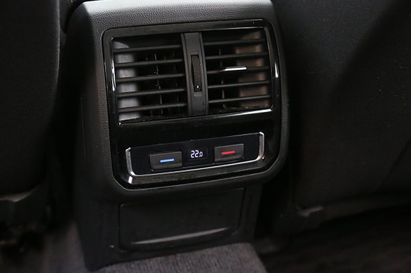 Volkswagen Passat 27 of 29