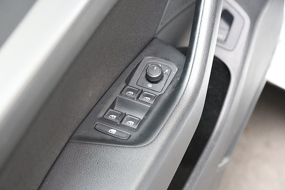 Volkswagen Passat 9 of 29