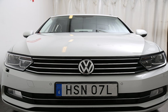 Volkswagen Passat 5 of 29