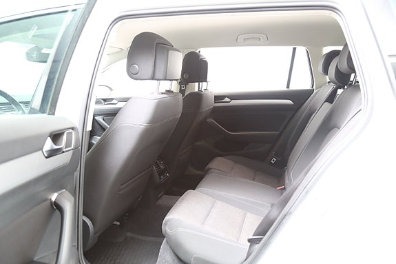 Volkswagen Passat 26 of 29