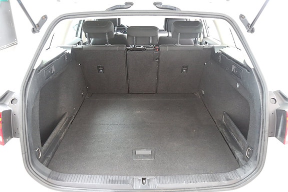 Volkswagen Passat 28 of 29