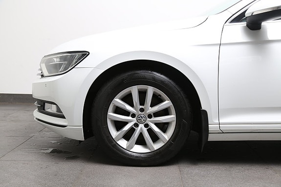 Volkswagen Passat 7 of 29