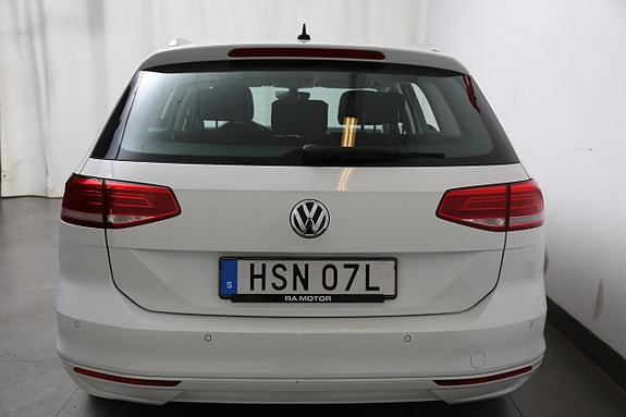 Volkswagen Passat 29 of 29