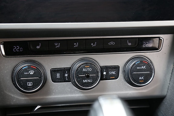 Volkswagen Passat 21 of 29