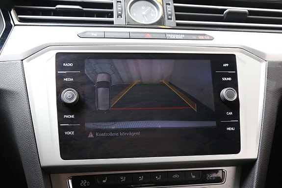 Volkswagen Passat 24 of 29