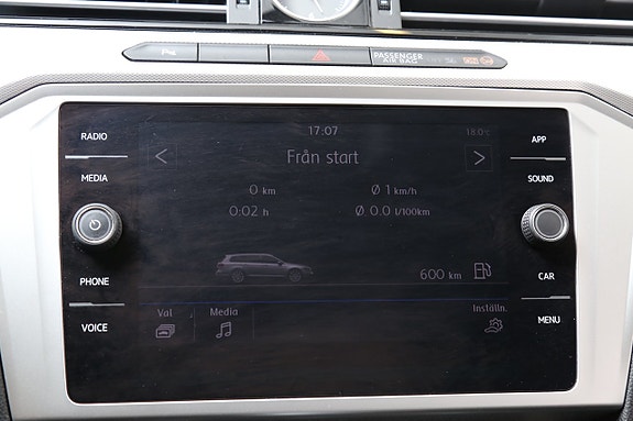 Volkswagen Passat 22 of 29
