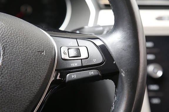 Volkswagen Passat 17 of 29