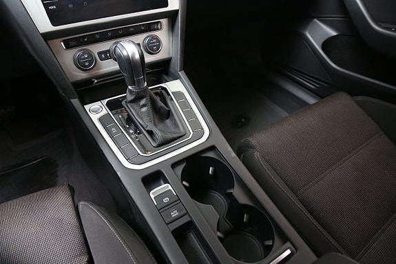 Volkswagen Passat 19 of 29