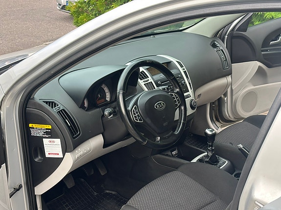 Kia Ceed 10 of 22
