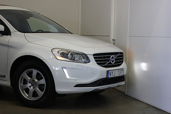 Volvo XC60 2 of 23