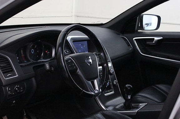 Volvo XC60 12 of 23
