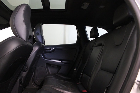 Volvo XC60 15 of 23