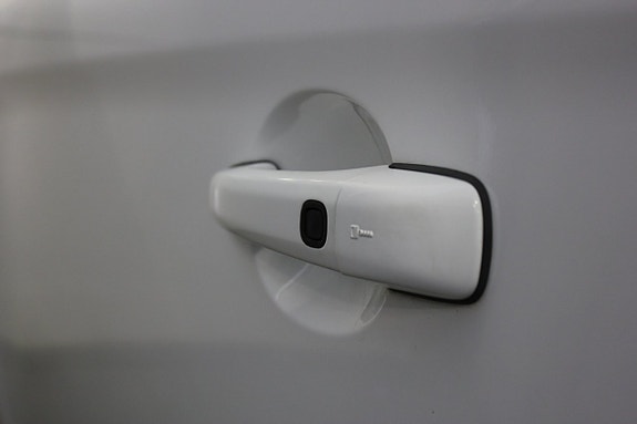 Volvo XC60 10 of 23