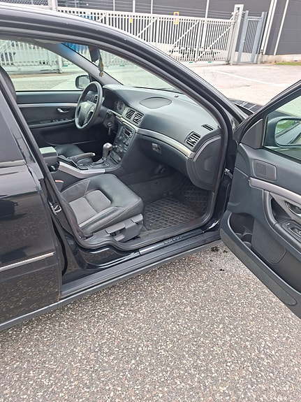 Volvo S80 4 of 5